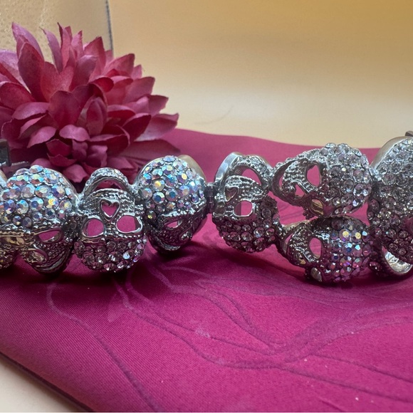 Artisan embellished rhinestone skull metal clasp bracelet- small - Picture 10 of 16
